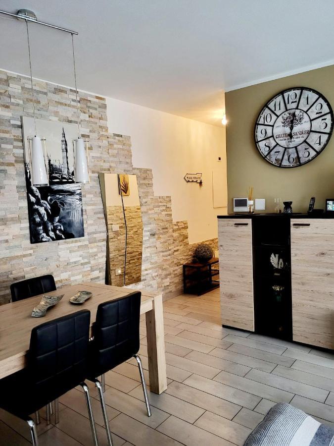Varese Prime - Large Independent Apartment, Air Conditioning, 2 Bathrooms, 2 Free Covered Parking Spaces, No Restricted Traffic Zone, Train Station 100M, Theatre 150M, Historic City Centre Luaran gambar