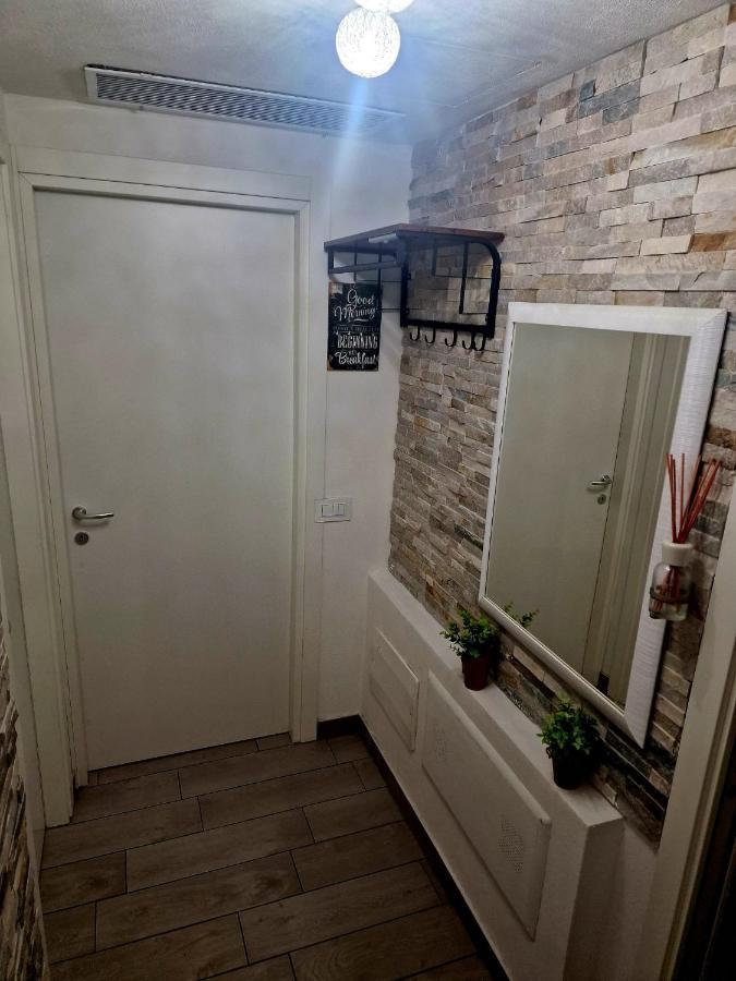 Varese Prime - Large Independent Apartment, Air Conditioning, 2 Bathrooms, 2 Free Covered Parking Spaces, No Restricted Traffic Zone, Train Station 100M, Theatre 150M, Historic City Centre Luaran gambar