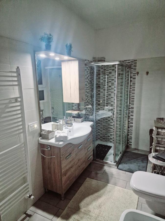 Varese Prime - Large Independent Apartment, Air Conditioning, 2 Bathrooms, 2 Free Covered Parking Spaces, No Restricted Traffic Zone, Train Station 100M, Theatre 150M, Historic City Centre Luaran gambar