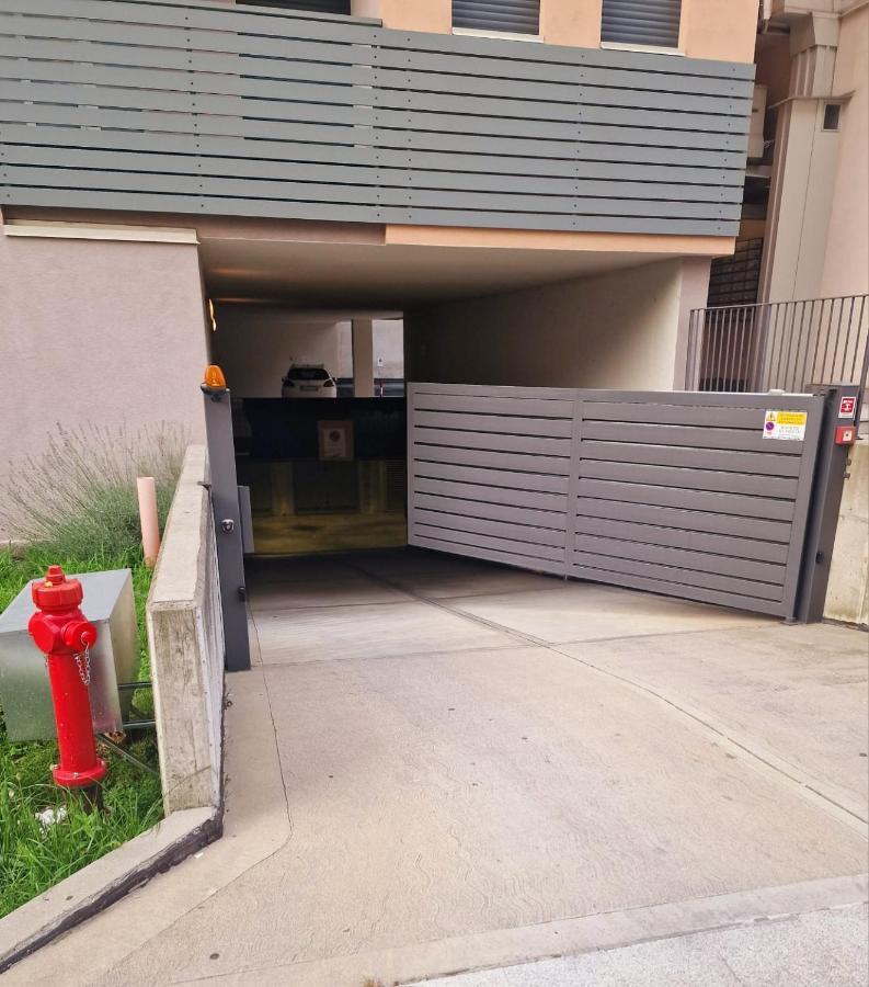 Varese Prime - Large Independent Apartment, Air Conditioning, 2 Bathrooms, 2 Free Covered Parking Spaces, No Restricted Traffic Zone, Train Station 100M, Theatre 150M, Historic City Centre Luaran gambar
