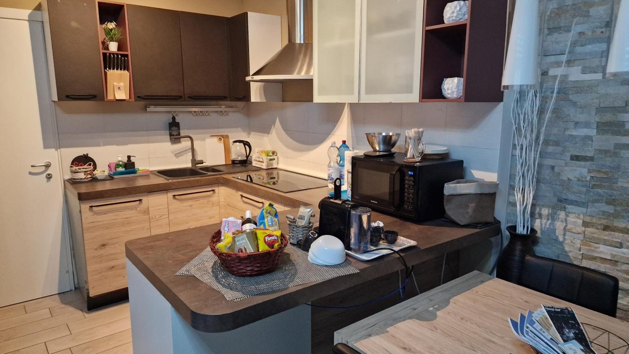 Varese Prime - Large Independent Apartment, Air Conditioning, 2 Bathrooms, 2 Free Covered Parking Spaces, No Restricted Traffic Zone, Train Station 100M, Theatre 150M, Historic City Centre Luaran gambar