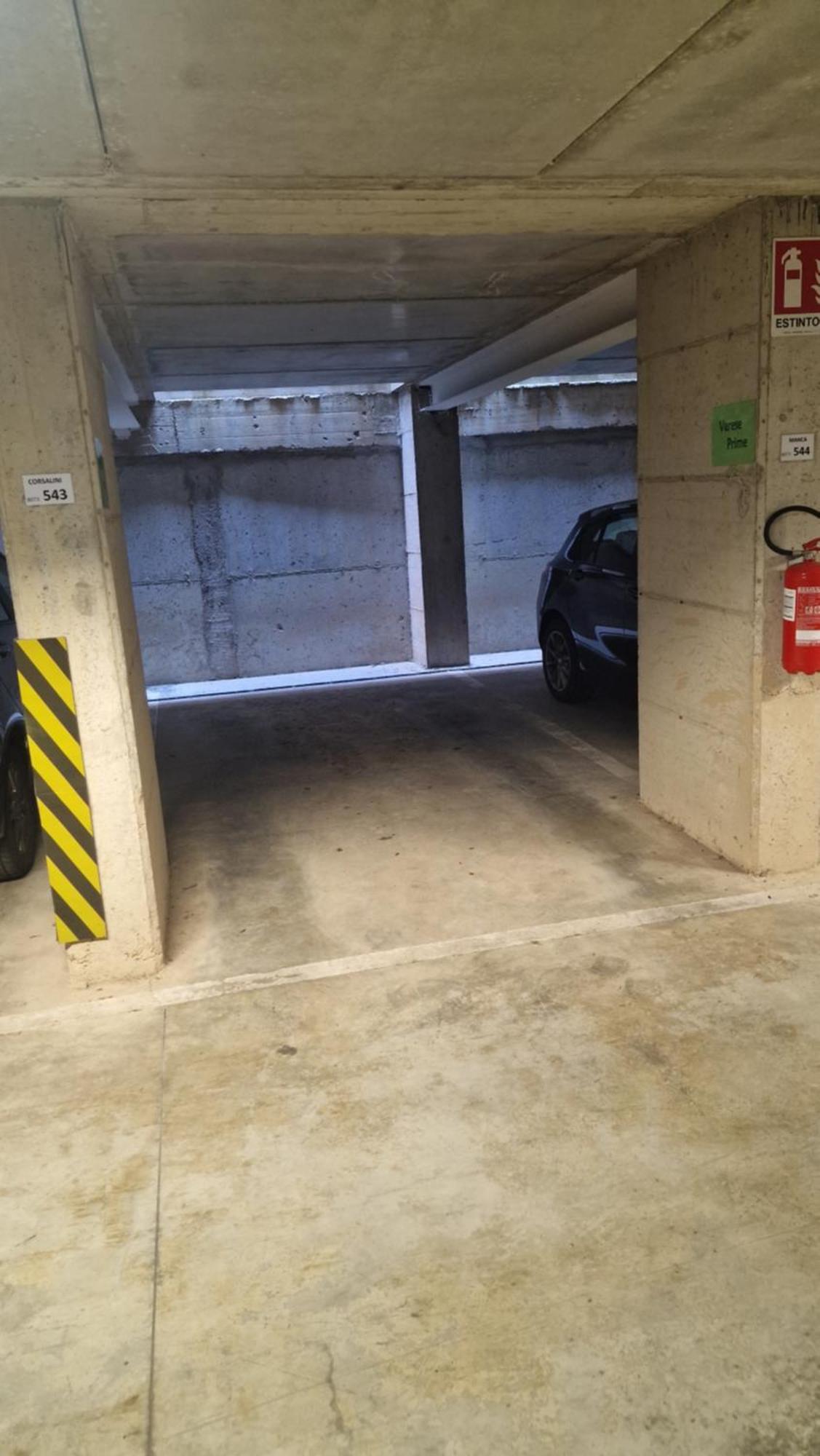 Varese Prime - Large Independent Apartment, Air Conditioning, 2 Bathrooms, 2 Free Covered Parking Spaces, No Restricted Traffic Zone, Train Station 100M, Theatre 150M, Historic City Centre Luaran gambar