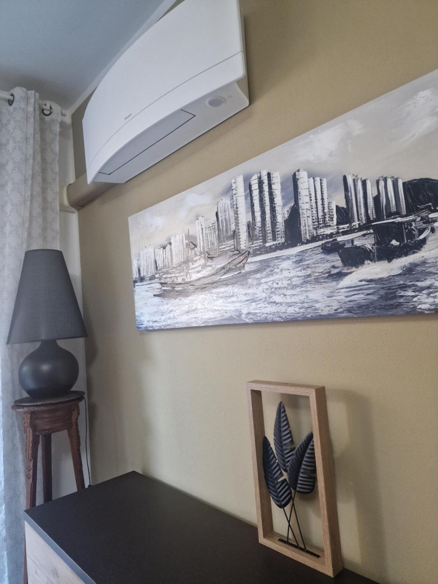 Varese Prime - Large Independent Apartment, Air Conditioning, 2 Bathrooms, 2 Free Covered Parking Spaces, No Restricted Traffic Zone, Train Station 100M, Theatre 150M, Historic City Centre Luaran gambar
