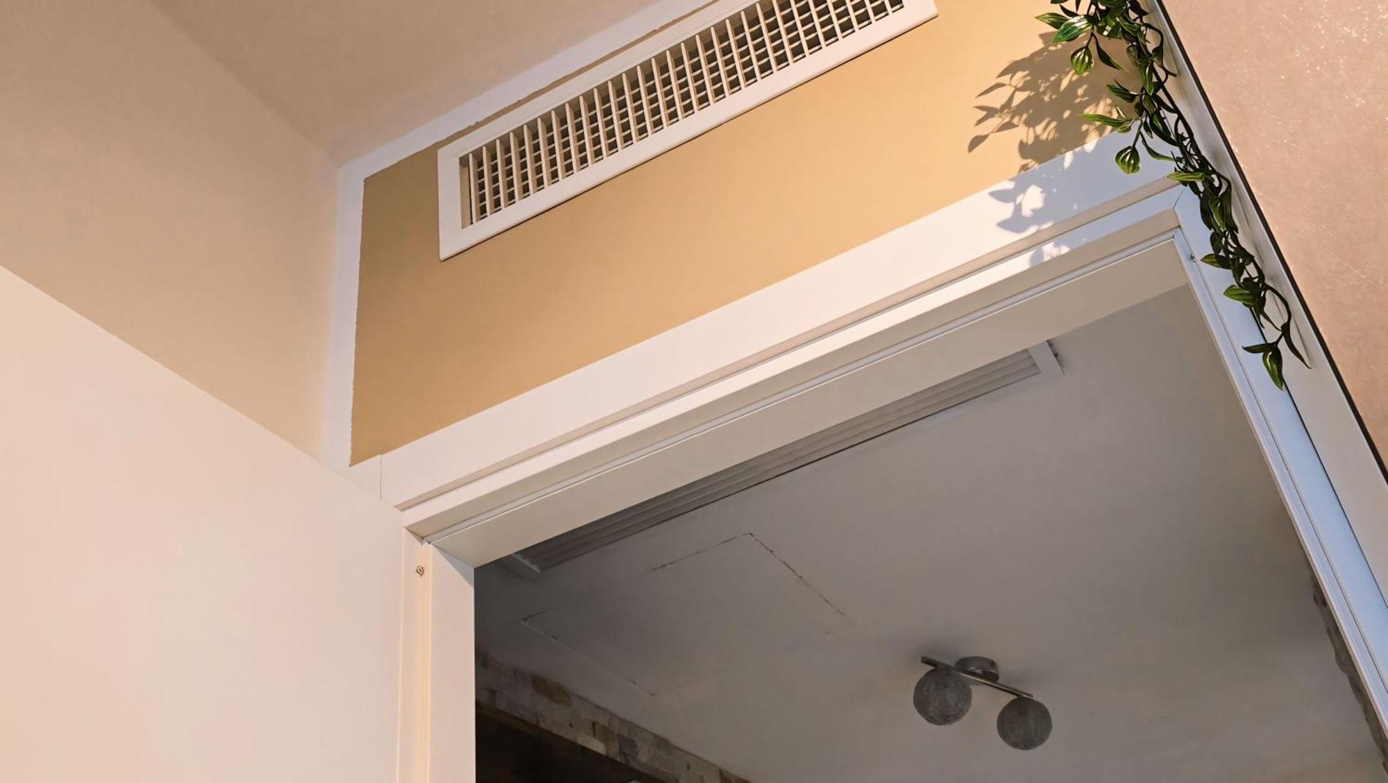 Varese Prime - Large Independent Apartment, Air Conditioning, 2 Bathrooms, 2 Free Covered Parking Spaces, No Restricted Traffic Zone, Train Station 100M, Theatre 150M, Historic City Centre Luaran gambar