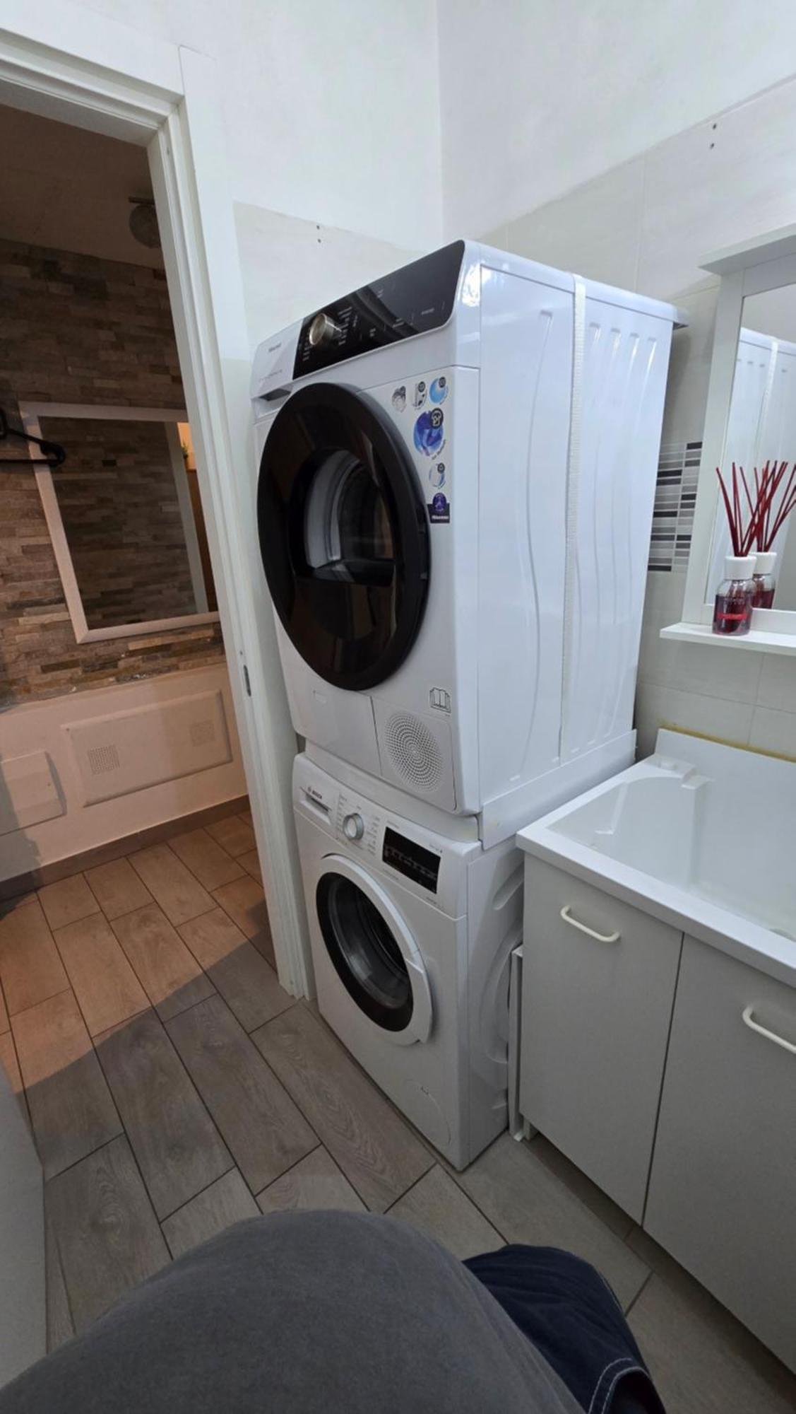 Varese Prime - Large Independent Apartment, Air Conditioning, 2 Bathrooms, 2 Free Covered Parking Spaces, No Restricted Traffic Zone, Train Station 100M, Theatre 150M, Historic City Centre Luaran gambar