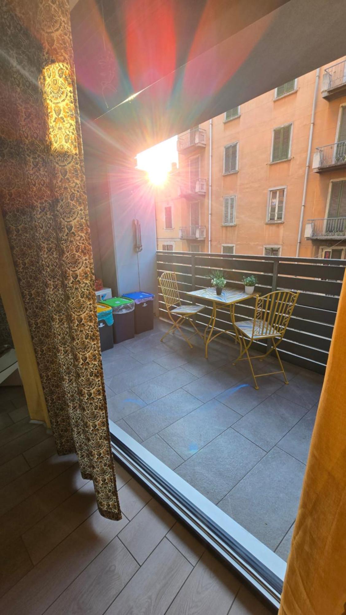 Varese Prime - Large Independent Apartment, Air Conditioning, 2 Bathrooms, 2 Free Covered Parking Spaces, No Restricted Traffic Zone, Train Station 100M, Theatre 150M, Historic City Centre Luaran gambar
